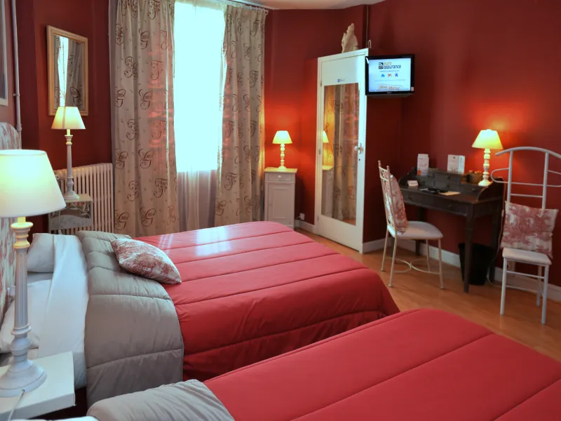 Chambre Twin confortable Hotel la Croix Blanche Tarbes 