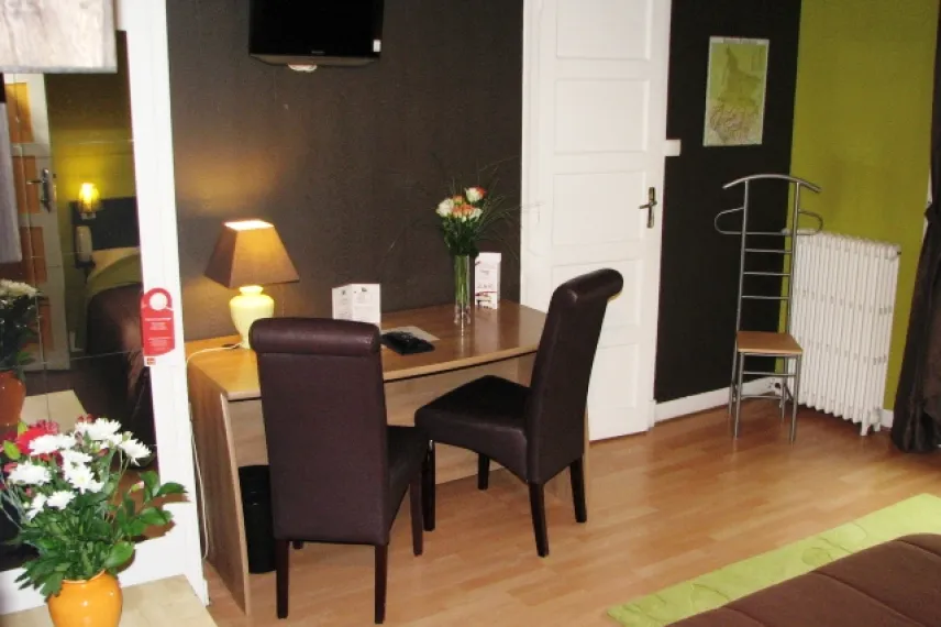 coin bureau chambre twin 2 à 4 personnes