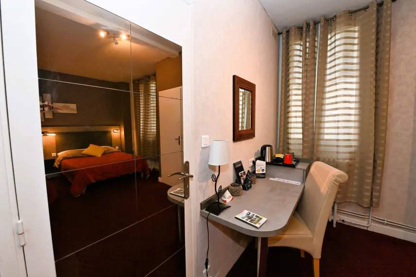 coin bureau chambre twin 2 à 4 personnes