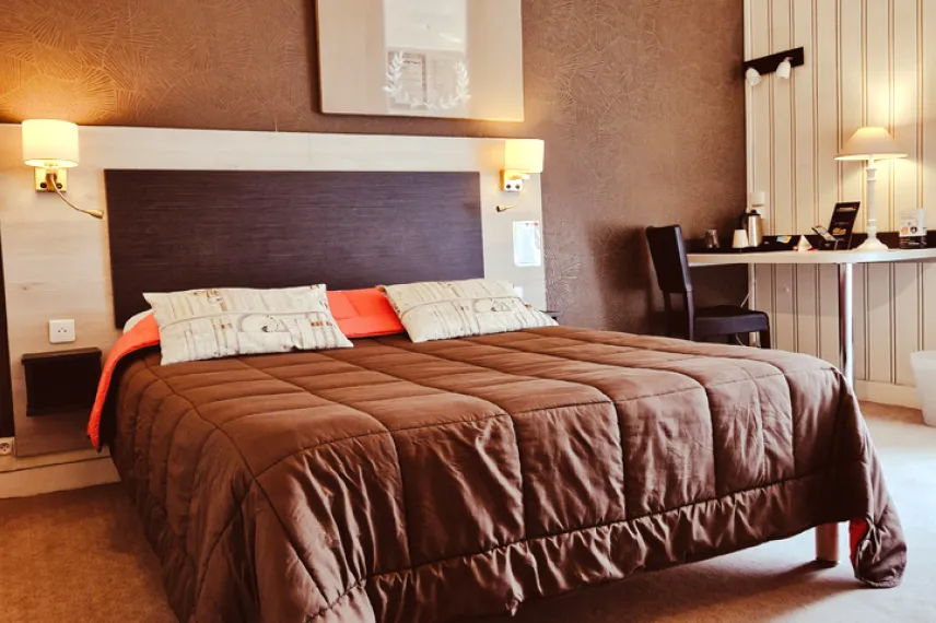 Chambre Double confortable Hotel la Croix Blanche Tarbes 