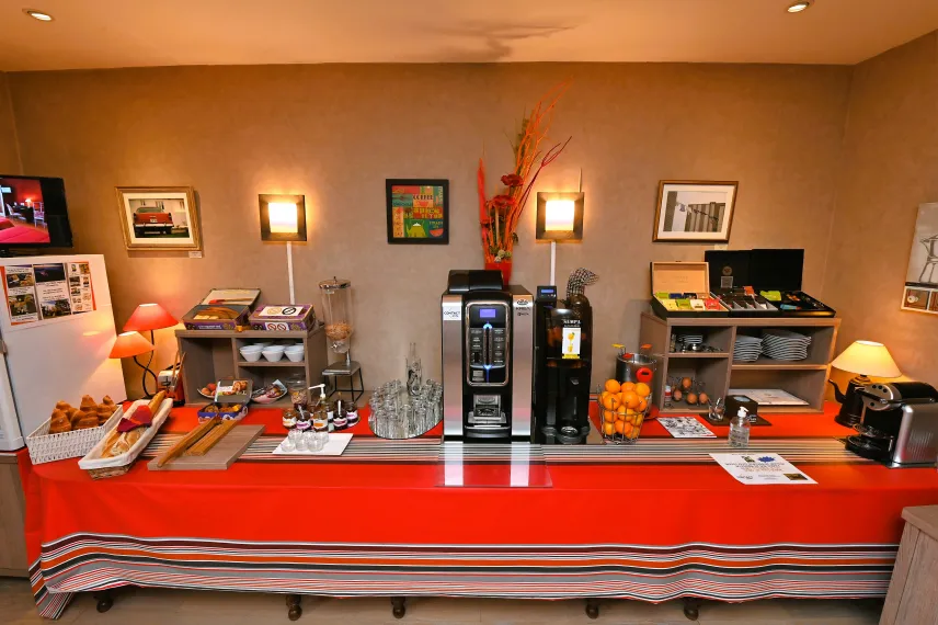 Petit-déjeuner buffet gourmand  Hotel la Croix Blanche Tarbes 
