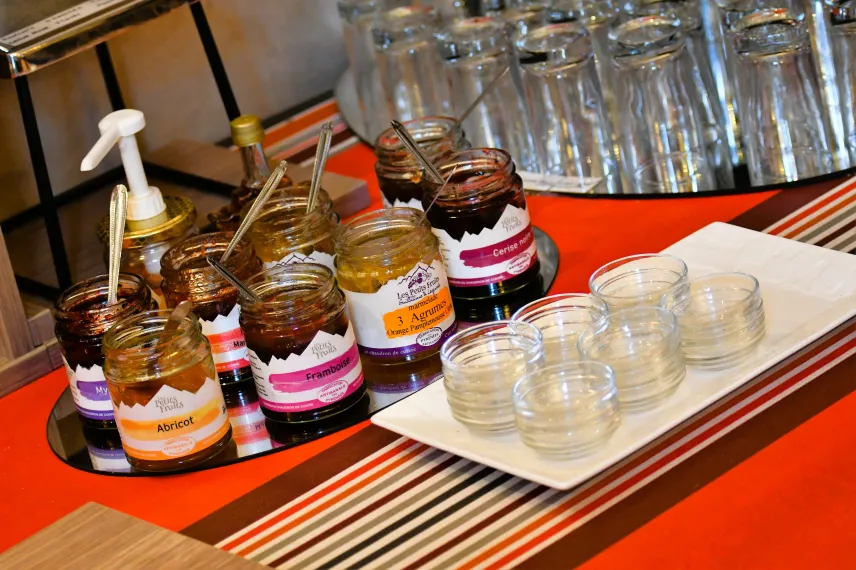 Sélection de produits locaux pour le petit-déjeuner