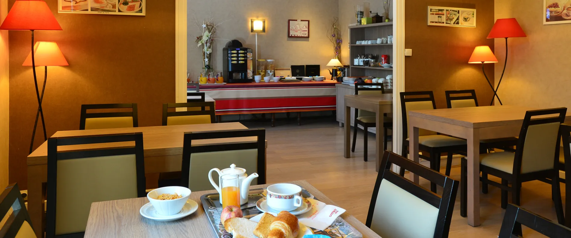 Salle de petit déjeuner Hotel la Croix Blanche Tarbes 